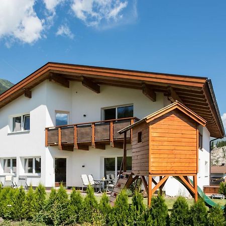 Ladis Living Apartment Exterior photo